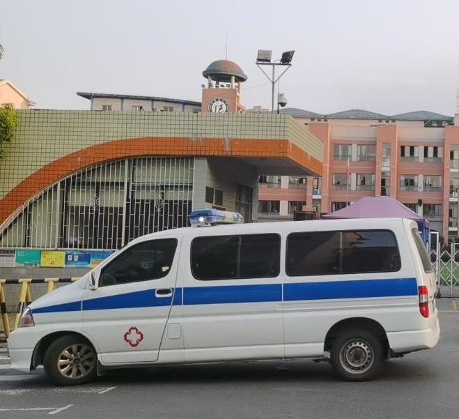 普陀救护车出租护送骨折病人一公里多少钱